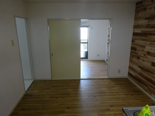 フローレス岡本の居間・リビング