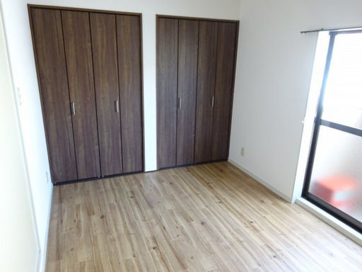 フローレス岡本の居間・リビング