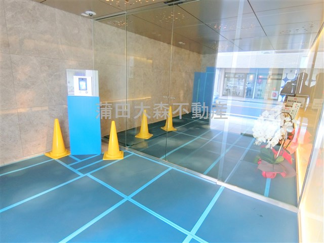 Plumeria（プルメリアのエントランス|防犯カメラTVモニター付オートロック宅配BOXメールBOX管理人室　エントランス