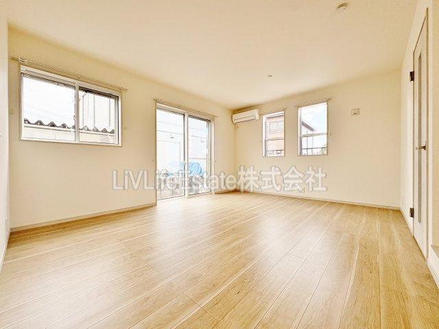 並木町3丁目戸建賃貸住宅の居間・リビング