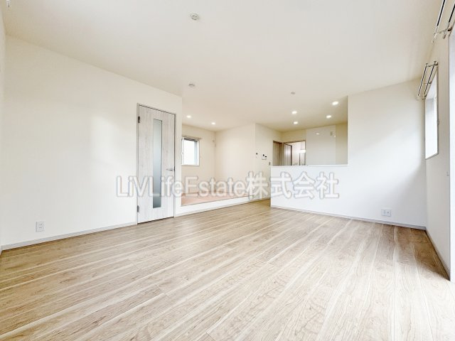 並木町3丁目戸建賃貸住宅の居間・リビング