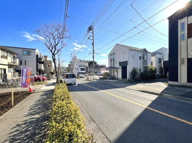 【前面道路含む現地写真】 | 練馬区平和台1丁目　建築条件無売地　全3区画　（成増店） | 落ち着いた住環境で子育てを