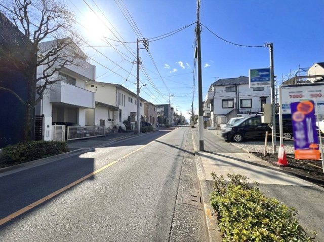 【前面道路含む現地写真】 | 練馬区平和台1丁目　建築条件無売地　全3区画　（成増店） | 自然環境と調和した良好な住環境
