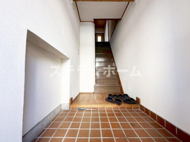 中浜3 中古戸建の玄関|明るい玄関です