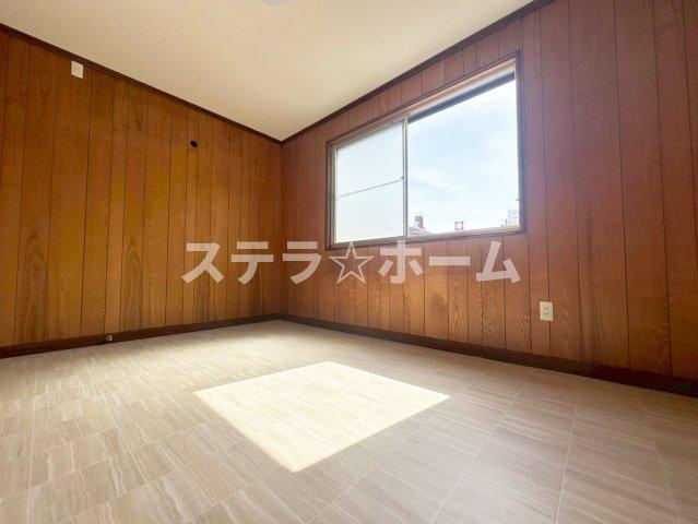 中浜3 中古戸建の洋室|落ち着いた色調の洋室です