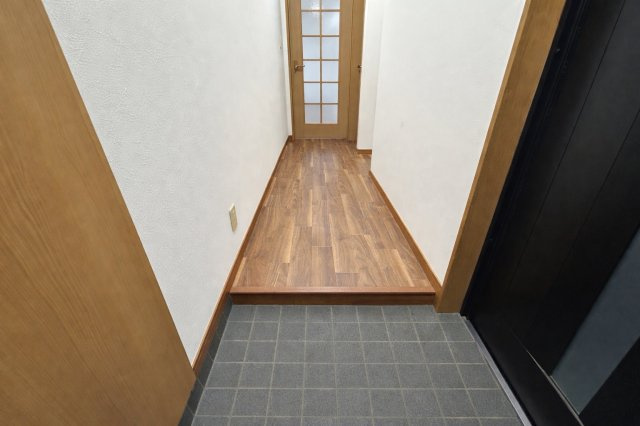 アルバ西条の玄関