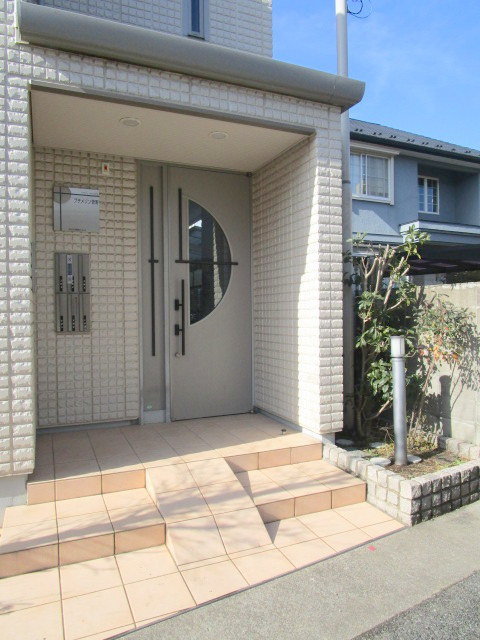 プチメゾン菅野のエントランス|★オートロック共用玄関★