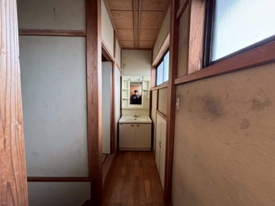 【その他】 | 【建物未登記】鉾田市滝浜　中古住宅 | 二階廊下　洗面