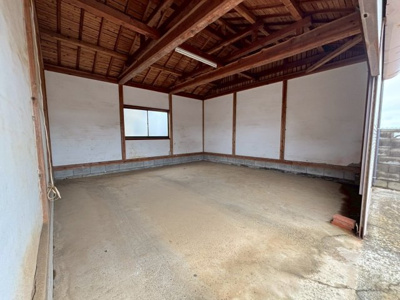 【駐車場】 | 【建物未登記】鉾田市滝浜　中古住宅 | 車庫