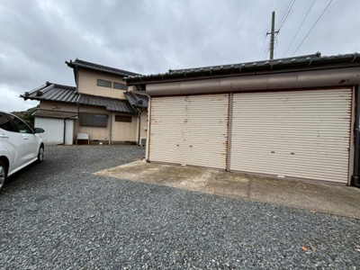【駐車場】 | 【建物未登記】鉾田市滝浜　中古住宅 | 車庫