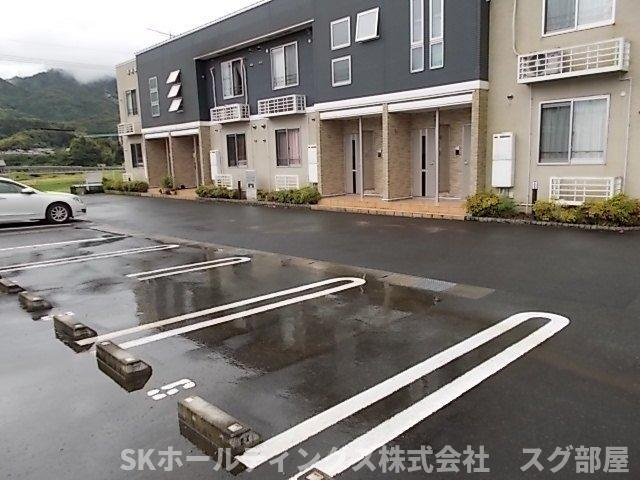 サニーハイツ・天神南棟の駐車場