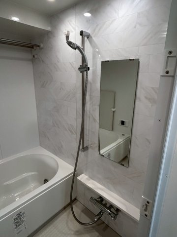 コンフォリア日暮里の浴室