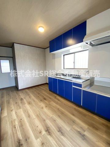 玉串元町2丁目中古戸建の居間・リビング|使いやすい居間です