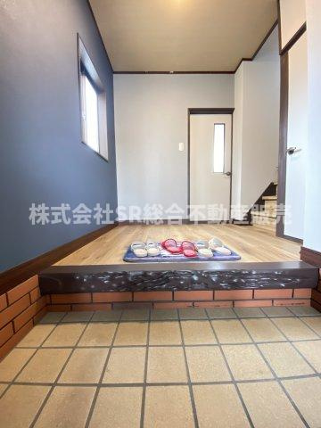 玉串元町2丁目中古戸建の玄関|玄関にシューズボックスを置いても広く使えます♪