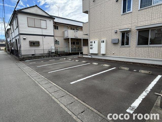 ヴィラ　ピーノの駐車場