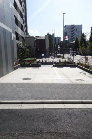 エレミ本蓮沼の駐車場