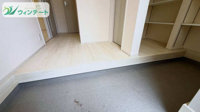第1土浦市木田余東台5丁目　新築戸建の玄関|玄関は家の顔。明るく開放的な空間で、お客様を気持ちよく迎え入れられます。