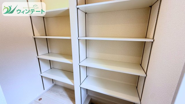 第1土浦市木田余東台5丁目　新築戸建の収納|シューズボックス完備で収納力も豊富。玄関周りがすっきり片付き、いつでも快適に使えます。