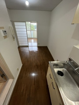 【居間・リビング】 | グリーンハイツ鈴木 | 別の部屋の参考写真です。