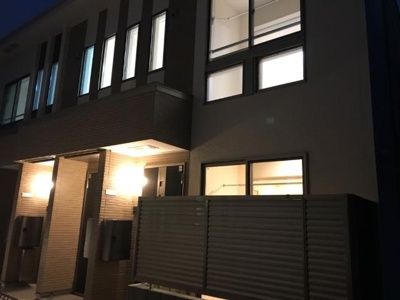 【外観】 | ケンデ | 外観写真（夜）