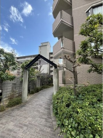 アーデンコート住吉川のエントランス
