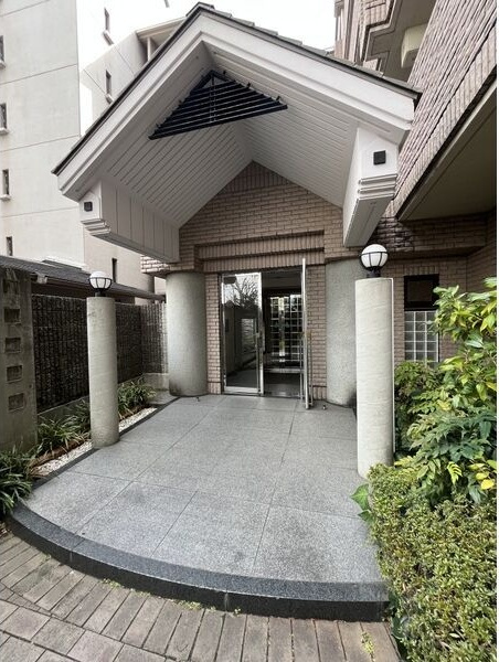 アーデンコート住吉川のエントランス