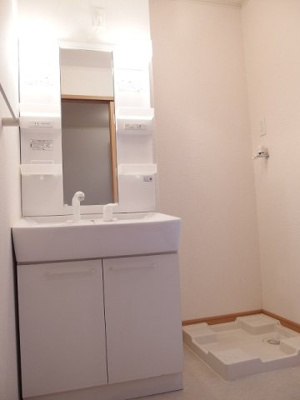 【洗面所】 | ウィステリア・ノーヴァ | 明るい洗面所です