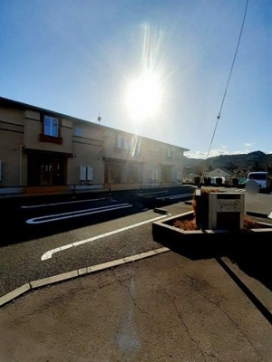【駐車場】 | タウンハウス美里Ｊ | 駐車場があるので、車を買う予定の方も安心です