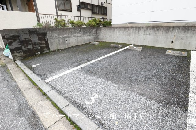 レオパレスカメリアの駐車場