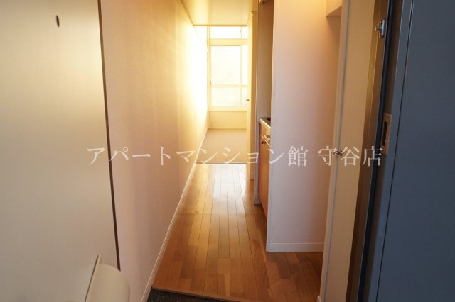 レオパレストレジャーズの玄関