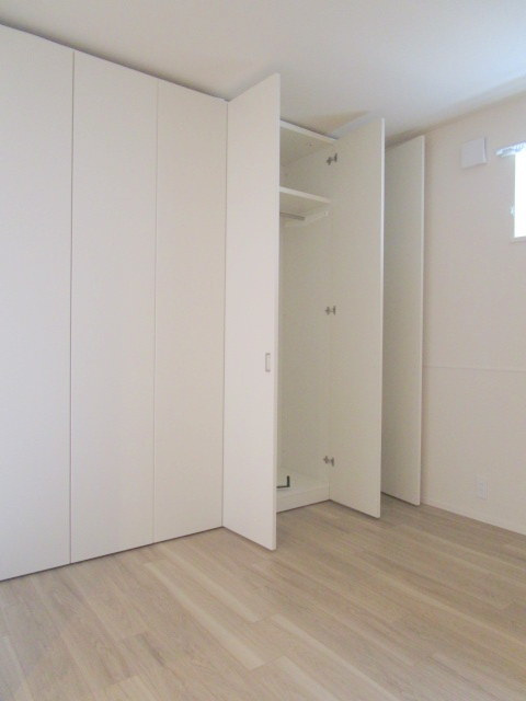 Ｒｅｖｅｕｒ　Ｈａｎａｚｏｎｏ　リヴェールハナゾノの収納|★北側洋室★クローゼット★