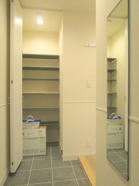 Ｒｅｖｅｕｒ　Ｈａｎａｚｏｎｏ　リヴェールハナゾノの玄関|★シューズクローゼット★