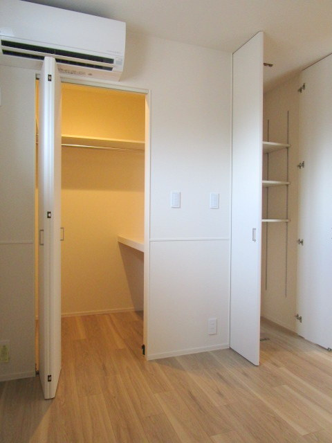 Ｒｅｖｅｕｒ　Ｈａｎａｚｏｎｏ　リヴェールハナゾノの収納|★北側洋室★ウォークインクローゼット★