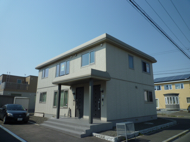 文苑３－５５－１３テラスハウスの外観