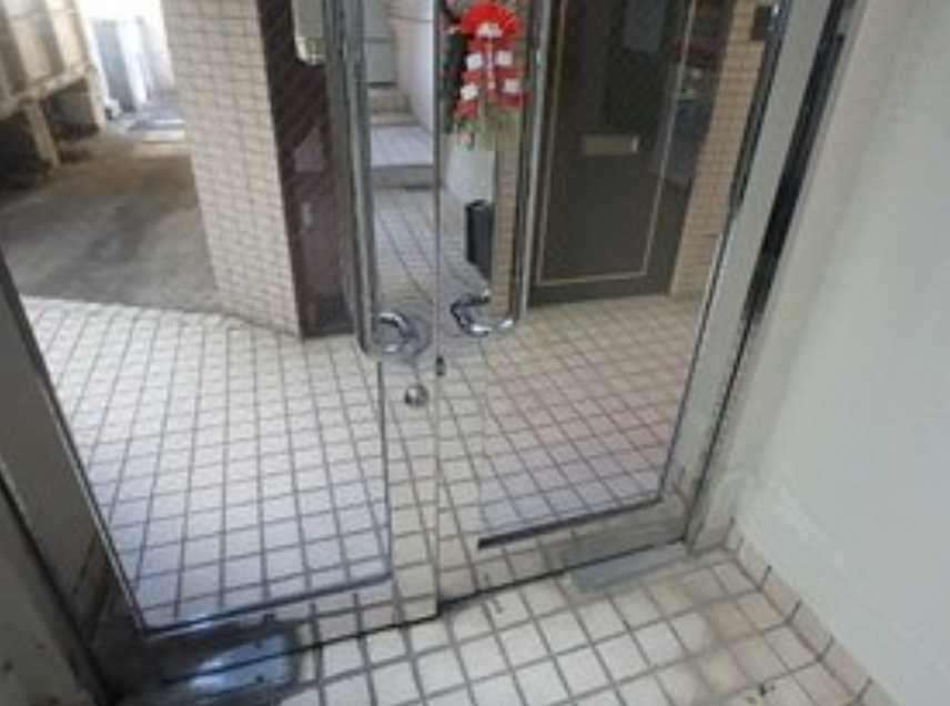 リバティヒルズ三軒茶屋　分譲賃貸　リノベーション　ロフトのエントランス