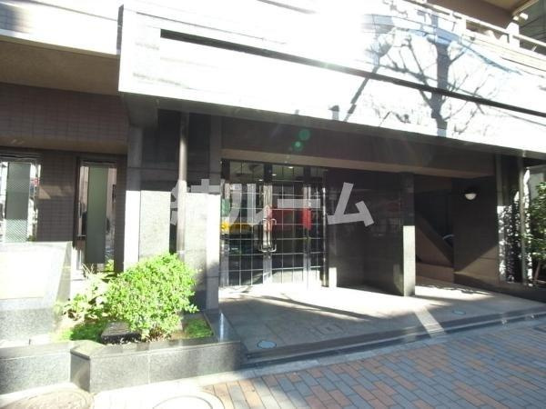 豊島区雑司が谷２丁目の賃貸マンションのエントランス