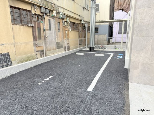 クローバー・グランツ弁天町　仲介手数料無料の駐車場