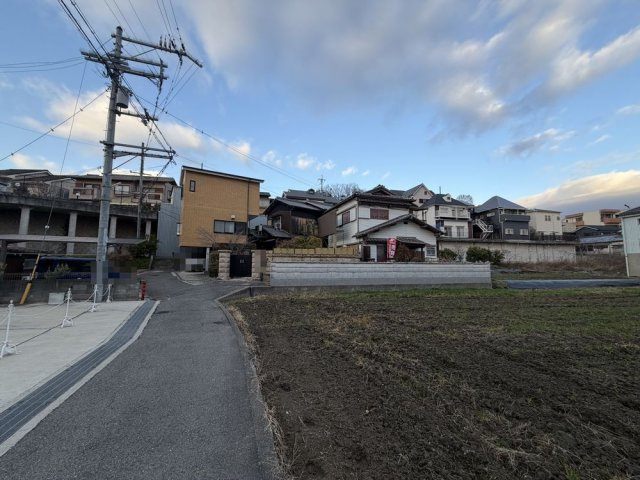 【前面道路含む現地写真】 | 和泉市寺田町１丁目戸建 | 北東側通路を南側から撮影しました。