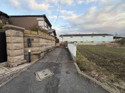 【前面道路含む現地写真】 | 和泉市寺田町１丁目戸建 | 北東側通路から撮影しました。