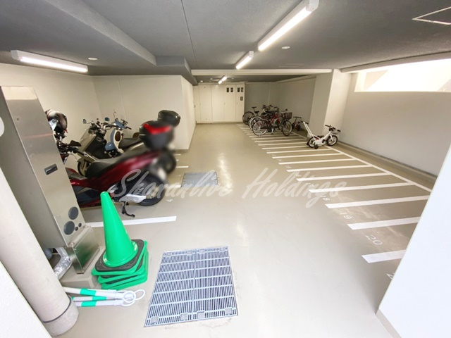 プラージュ県立大学のその他共用部分|屋根付き駐輪場＆バイク置き場