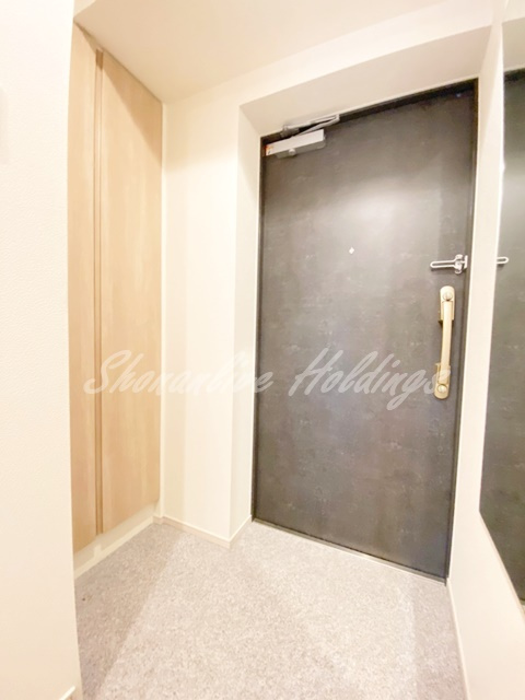 プラージュ県立大学の玄関|大型シューズボックス付き