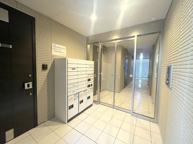 アーバンドエル新中野のエントランス|★オートロックと宅配ＢＯＸ★