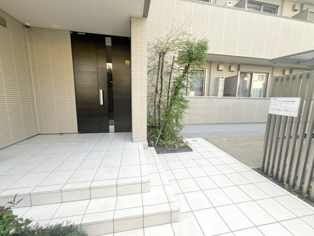 アーバンドエル新中野のエントランス|★エントランス周りもゆったりとしています★