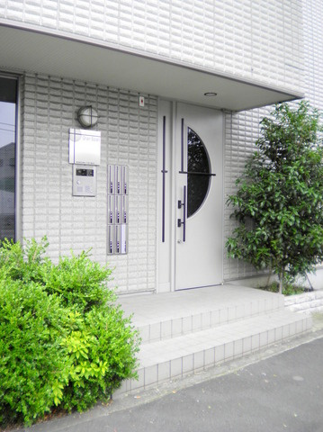 グランソレイユのエントランス|オートロック付きのエントランス