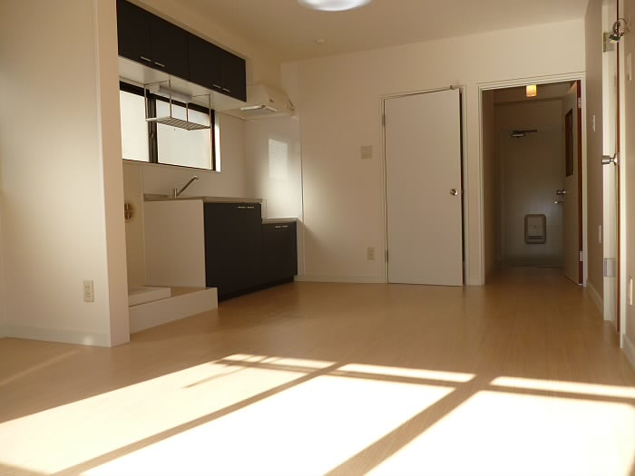 府中市寿町３丁目の賃貸マンションの居間・リビング