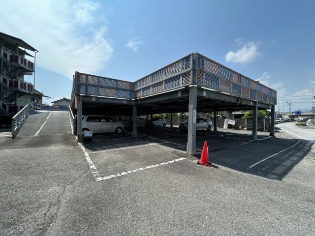 ＳＩＮＡＪＹＵＲＩＭＥ・ＧＲＥＥＮ（シナジュライム・グリーン）の駐車場