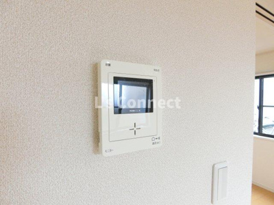 【セキュリティ】 | アザレアＣ棟 | 突然の来客時もＴＶモニターホンでしっかり確認。