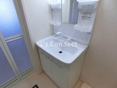 【洗面所】 | アザレアＣ棟 | 朝の支度もスムーズな独立洗面台。