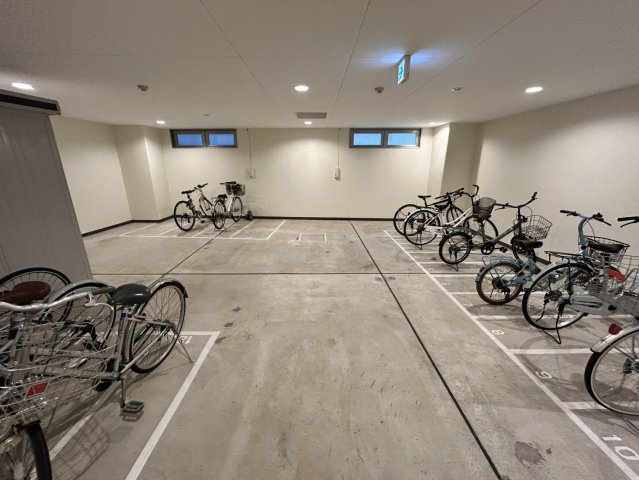 エヴィステージの駐車場