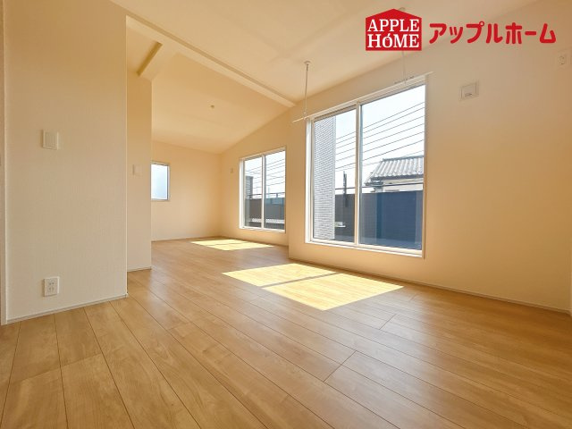 [新築住宅] 鴻巣市本町7丁目 全3棟の洋室|２階居室は全室収納あり！たっぷりある収納活用でお部屋もキレイを保てます♪